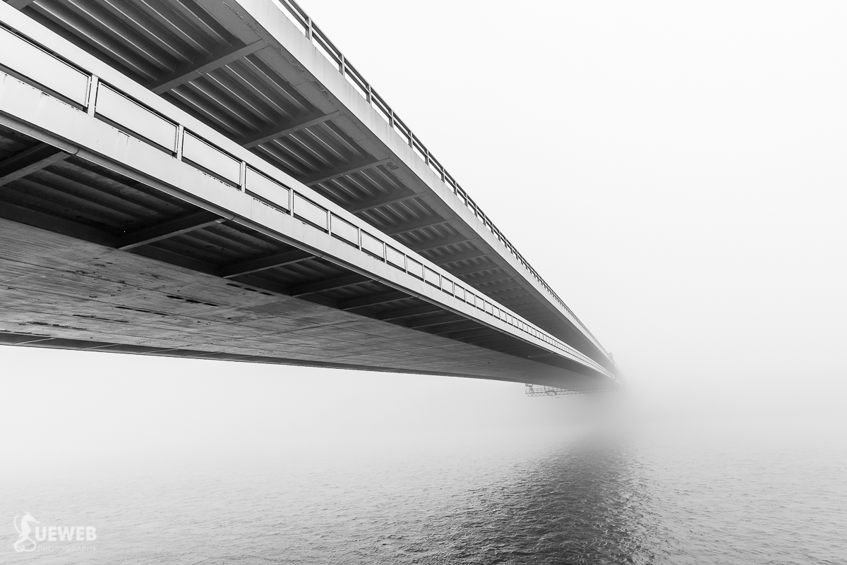 Krajinná fotografia, most v hmle, Bratislava